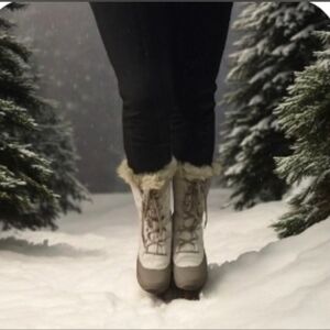 The Nort Face Women's Winter Boots with Faux Fur Lining